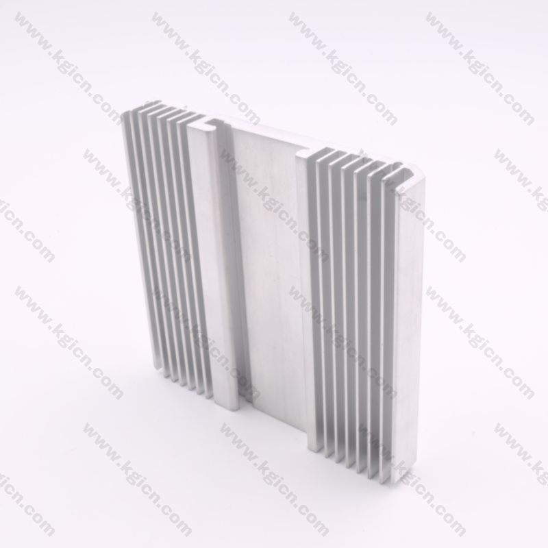 Aluminum heatsink radiator in aluminum extrusion